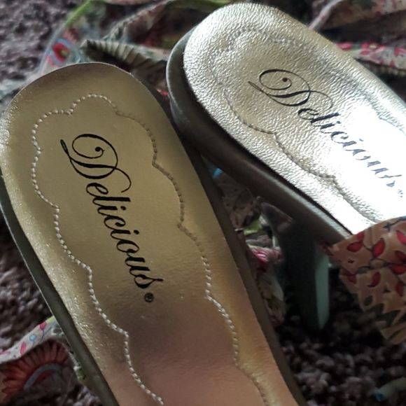 Delicious floral tie up heels - Picture 5 of 7